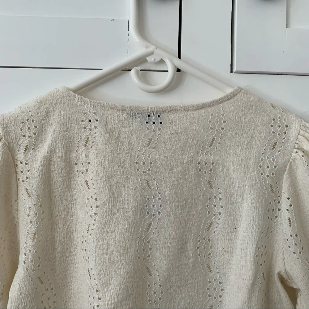 Zara Cream Eyelet Puff Sleeve Crop Shirt Size Medium